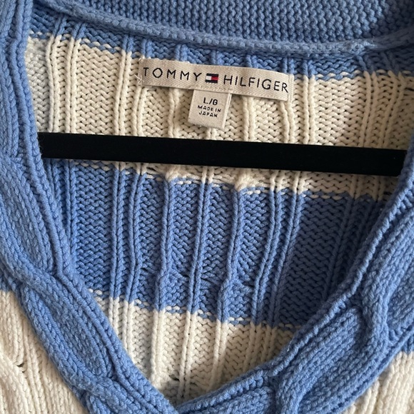 Tommy Hilfiger V-neck sweater size large - Picture 2 of 3